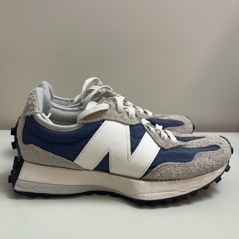 New balance 327 running shoes. (Size 5 men)
